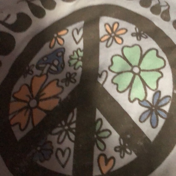 Brand new without tags very soft, vintage style, Abercrombie peace sign Tee H - Picture 3 of 5